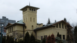 Siedziba Muzeum Historii Polskiego Ruchu Ludowego – Żółta Karczma (także Stara Wieża), zabytkowa willa położona na Mokotowie, przy al. Wilanowskiej 204 w Warszawie. Fot. PAP/L. Wawrynkiewicz