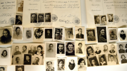 Wystawa „Paszporty” w 2019 r. w Muzeum Polaków Ratujących Żydów podczas II wojny światowej im. Rodziny Ulmów w Markowej. Fot. PAP/D. Delmanowicz