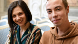 Ekipa filmu „Śubuk”: filmowa Marysia - Małgorzata Gorol (L) i filmowy Kuba, Wojciech Dolatowski (P) podczas konferencji prasowej w Przemyślu w 2021 r. Fot. PAP/D. Delmanowicz