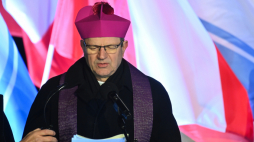 Arcybiskup Tadeusz Wojda podczas uroczystości z okazji 53. rocznicy Grudnia '70 w 2023 r. Fot. PAP/A. Jackowski