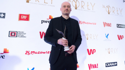 Michał A. Zieliński z nagrodą za debiut scenaruszowy podczas 26. Gali Polskich Nagród Filmowych. Fot. PAP/M. Obara