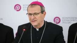 Przewodniczący KEP abp Tadeusz Wojda SAC podczas konferencji prasowej po zakończeniu 397. zebrania plenarnego Konferencji Episkopatu Polski. Fot. PAP/A. Zawada