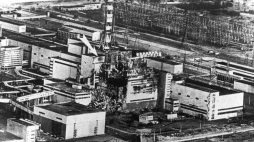 Reaktor 2 zniszczony w katastrofie elektrowni w Czarnobylu. Zdjęcie z 9 maja 1986 r. Fot. PAP/EPA