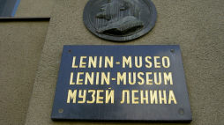 Tablica na muzeum Lenina w Tampere, fot. Wikipedia