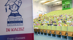 Inauguracja Dziecięcego Uniwersytetu Technicznego w Collegium Oecologicum Uniwersytetu Kaliskiego. Fot. PAP/T. Wojtasik