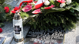 Grób rodzinny Gabrieli Zych, prezes Stowarzyszenia Rodzina Katyńska w Kaliszu, jednej z 96 ofiar katastrofy w Smoleńsku w 2010 r. PAP/T. Wojtasik