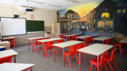 Jedna z klas Zespołu Szkół Ogólnokształcących im. Charles'a de Gaulle'a w Poznaniu. Fot. PAP/J. Kaczmarczyk
