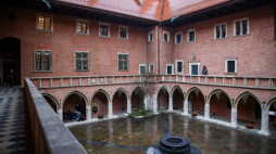 Dziedziniec Collegium Maius UJ w Krakowie. Fot. PAP/Ł. Gągulski 