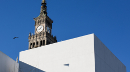 Pałac Kultury i Nauki oraz fragment budynku Muzeum Sztuki Nowoczesnej na dawnym placu Defilad w Warszawie. PAP/S. Pulcyn 