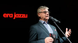 Dyrektor festiwalu Era Jazzu Dionizy Piątkowski. 2019 r. Fot. PAP/J. Kaczmarczyk
