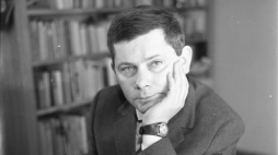 Zbigniew Herbert. 1963 r. Fot. PAP/CAF/M. Langda