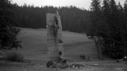 Pomnik Prometeusz Rozstrzelany, autorstwa Władysława Hasiora, wzniesiony w 1964 roku przy alei Przewodników Tatrzańskich. PAP/Wiesław Prażuch