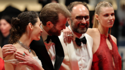 Vic Carmen Sonne, Magnus von Horn, Mariusz Włodarski i Tessa Hoder podczas 77. festiwalu w Cannes. PAP/EPA/Andre Pain