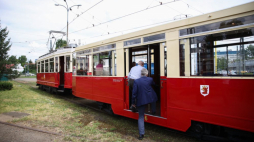 Prezentacja historycznego tramwaju wyremontowanego przez pracowników MPK w zajezdni tramwajowej Podgórze. Kraków, 23.05.2024. Fot. PAP/Ł. Gągulski