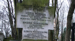 Grób rodziny Widerszalów na warszawskich Powązkach. Fot. Wikipedia.