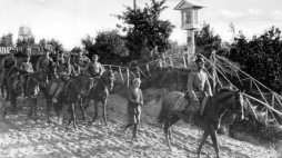 Przemytnik schwytany przez patrol Korpusu Ochrony Pogranicza. Fot. NAC