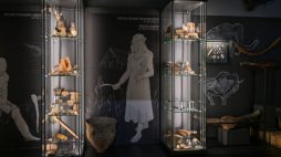 Nowa wystawa stała pt. „Na pograniczu… Najstarsze dzieje ziemi jarosławskiej” w Muzeum Kamienica Orsettich w Jarosławiu. Fot. PAP/D. Delmanowicz
