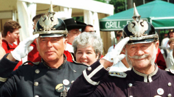 Goście z Lubeki w mundurach policji miejskiej z 1815 roku na Jarmarku Hanzeatyckim, Gdańsk 1997 r. PAP/CAF Stefan Kraszewski
