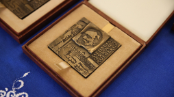 Medale im. Oskara Kolberga. Fot. PAP/L. Szymański 