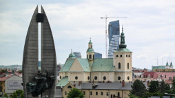 Pomnik Czynu Rewolucyjnego, sanktuarium MB Rzeszowskiej i Klasztor OO. Bernardynów w Rzeszowie. Fot. PAP/D. Delmanowicz