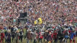 Inscenizacja bitwy pod Grunwaldem na polach grunwaldzkich pod Stębarkiem. 13.07.2024. Fot. PAP/T. Waszczuk