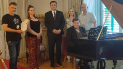 Fortepian Paderewskiego w Salonie Narożnym Zamku w Łańcucie. Fot. Muzeum-Zamek w Łańcucie.