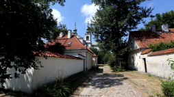 Zespół klasztorny kamedułów na Bielanach – zespół obiektów pokamedulskich, w skład którego wchodzą kościół Niepokalanego Poczęcia Najświętszej Marii Panny, św. Józefa i św. Ambrożego i zabudowania klasztorne. Fot. PAP/T. Gzell