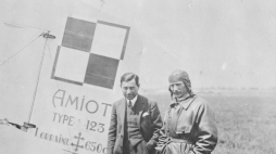 Majorowie Kazimierz Kubala i Ludwik Idzikowski przy samolocie Amiot 123. 07.1929. Fot. NAC