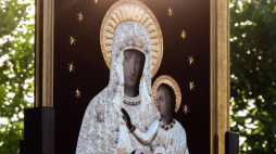 Uroczystości koronacji Cudownego Obrazu Matki Bożej Szkaplerznej w Bazylice Matki Bożej Szkaplerznej w Warce. 2018 r. Fot. PAP/A. Guz