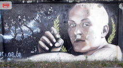 Mur wyścigów konnych na Służewcu przy ulicy Puławskiej w Warszawie, 2009 r.  PAP/Tomasz Gzell