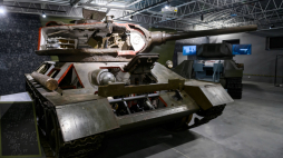 Czołg T-34-85 „Rudy” używany podczas produkcji II i III sezonu serialu „Czterej pancerni i pies” na ekspozycji w nowej siedzibie Muzeum Broni Pancernej, oddziale Muzeum Wojska Polskiego, 27 bm. w Poznaniu.  PAP/Jakub Kaczmarczyk
