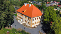 Zielona Góra, XVII-wieczny dworek po renowacji, fot. PAP/L. Muszyński