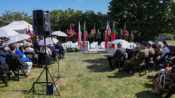 Uroczystości przy kwaterze poległych żołnierzy Armii Krajowej przy kościele w Skorbucianach. 06.07.2024. Fot. PAP/A. Zawada