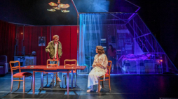 Aktorzy Paweł Pogorzałek (L) i Anna Kociarz (P) podczas próby medialnej spektaklu "Szklana menażeria" w reżyserii Stanisława Chludzińskiego na Scenie Kameralnej Teatru Wybrzeże w Sopocie. Fot. PAP/A. Jackowski