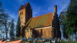 Unikowo, kościół gotycki, którego proboszczem do 1945 r. był zabity przez czerwonoarmistów ks. Franz Zagermann, fot. Archidiecezja Warmińska 