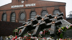 Krzyż-Pomnik przy kopalni Wujek w Katowicach. Fot. PAP/Z. Meissner