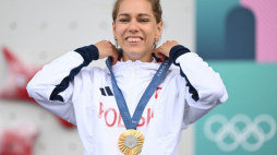 Igrzyska Olimpijskie Paryż 2024: Aleksandra Mirosław ze złotym medalem we wspinaczce na czas. Fot. PAP/A. Warżawa
