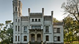 Zespół pałacowy w Piekarach. Fot. Wikipedia.