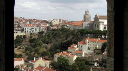 Widok na zabytkową dzielnicę Lizbony. Fot. PAP/EPA