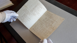 Rękopis Adama Mickiewicza "Romantyczność" z zasobów Biblioteki Uniwersyteckiej KUL. Fot. PAP/ Wojtek Jargiło 