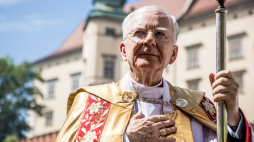 Metropolita krakowski abp Marek Jędraszewski podczas procesji Bożego Ciała w Krakowie w 2024 r. Fot. PAP/Art Service 