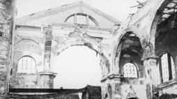 Ruiny głównej nawy kościoła przy Łazienkowskiej w 1946 r. Fot. NAC