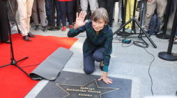 Aktorka Jadwiga Jankowska-Cieślak podczas uroczystości odsłonięcia gwiazdy jej imienia w Łódzkiej Alei Gwiazd przy ulicy Piotrkowskiej. Fot. PAP/M. Zubrzycki