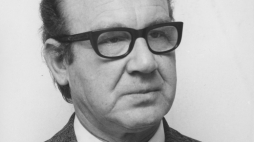 Andrzej Markowski - kompozytor, dyrygent, dyrektor Filharmonii Wrocławskiej, twórca Międzynarodowego Festiwalu Wratislavia Cantans i jego pierwszy dyrektor. Fotografia z 1974 r. Fot. PAP/M. Szyperko