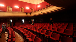 Widownia teatru im. Stefana Jaracza w Olsztynie. Fot. PAP/T. Waszczuk