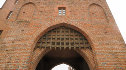 Gotycka Wysoka Brama (czyli historyczna Brama Górna) w Olsztynie. Fot. PAP/T. Waszczuk 