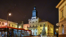 Ulica Królewska na Starym Mieście oraz Ratusz przy placu Króla Władysława Łokietka (w tle) w Lublinie. Fot. PAP/W. Jargiło