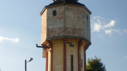 Dęblin, zabytkowa wieża ciśnień, fot. Wikipedia