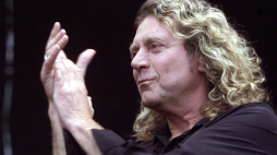 Robert Plant, były muzyk zespołu Led Zeppelin, podczas koncertu w Warszawie, fot. PAP/J. Turczyk