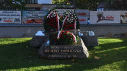 Grób bł. ks. Jerzego Popiełuszki na terenie kościoła św. Stanisława Kostki. Warszawa, 19.10.2024. Fot. PAP/P. Nowak